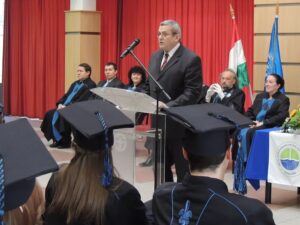 „Emberséggel az emberekért, szakértelemmel a szakma becsületéért!”