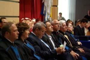 Diplomával vágnak neki