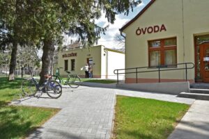 MINI BÖLCSŐDE ÉPÜLT TENGELICEN