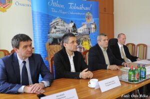 Tolna megyei fejlesztésekről szólt a sajtótájékoztató