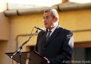 A gimnázium emberré nevel