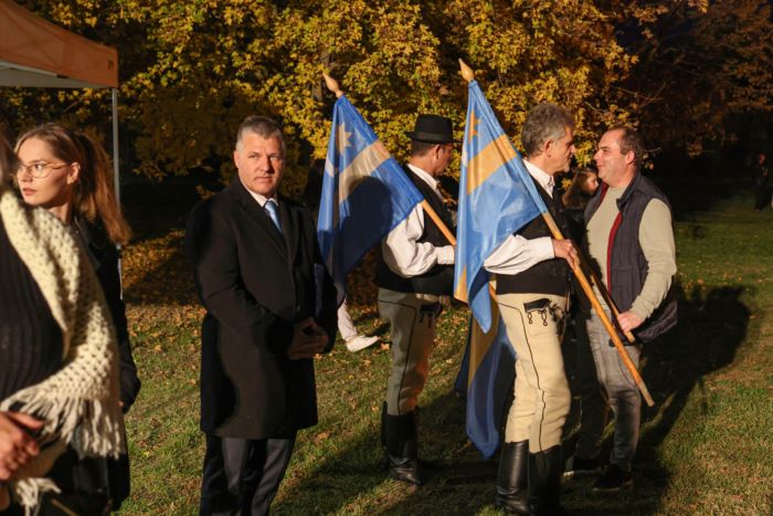 b9e3bb14-72a0-479b-ae42-7e114143c26a