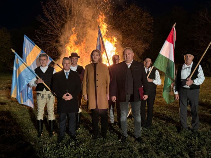 c41736a3-2ca6-4dea-83d2-e06ed033c52f